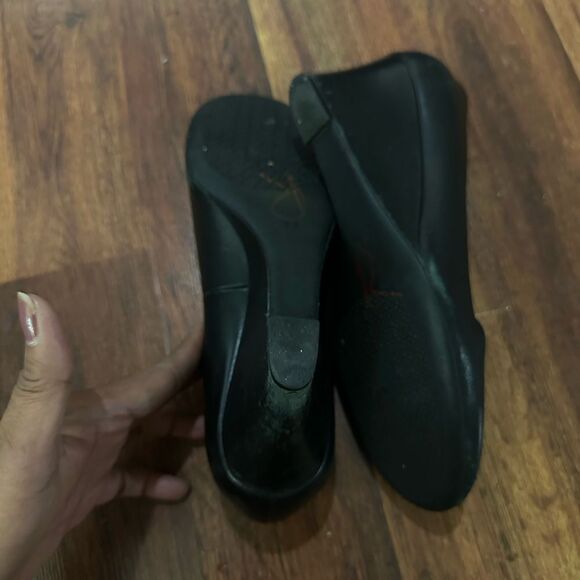 Tory Burch Black wedges with Gold Emblem - Picture 6 of 9